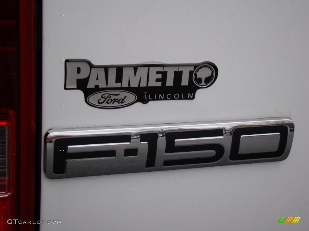 2004 F150 XL Regular Cab - Oxford White / Medium Graphite photo #29