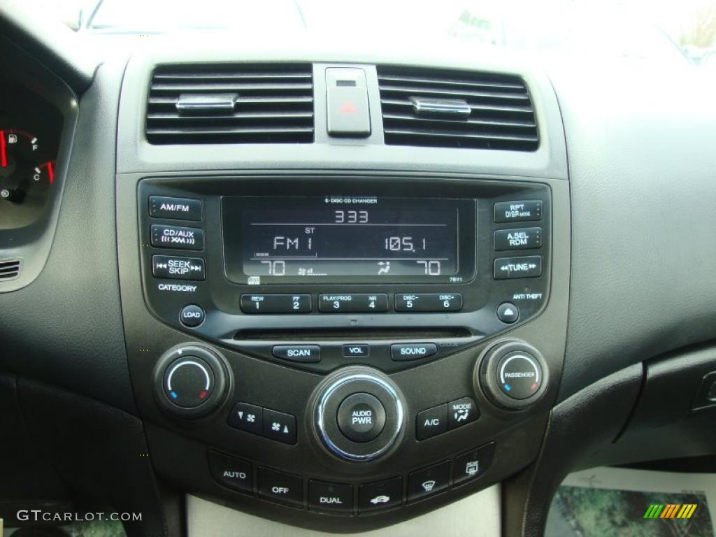 2005 Honda Accord EX-L Coupe Controls Photo #45227737