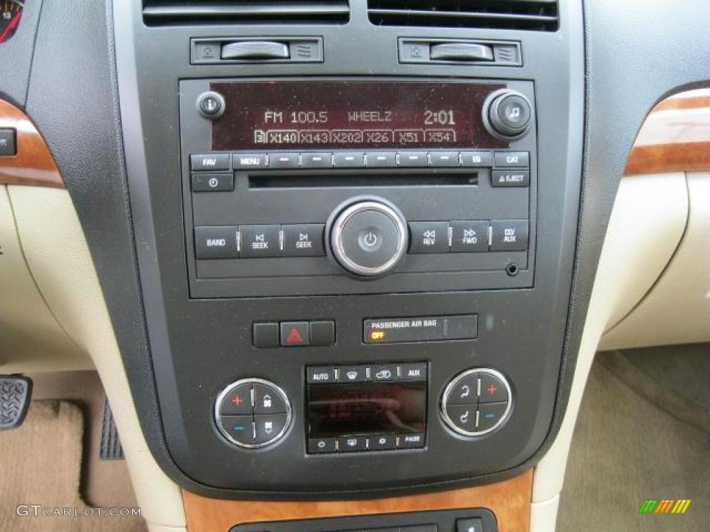 2008 Saturn Outlook XR Controls Photo #45232745