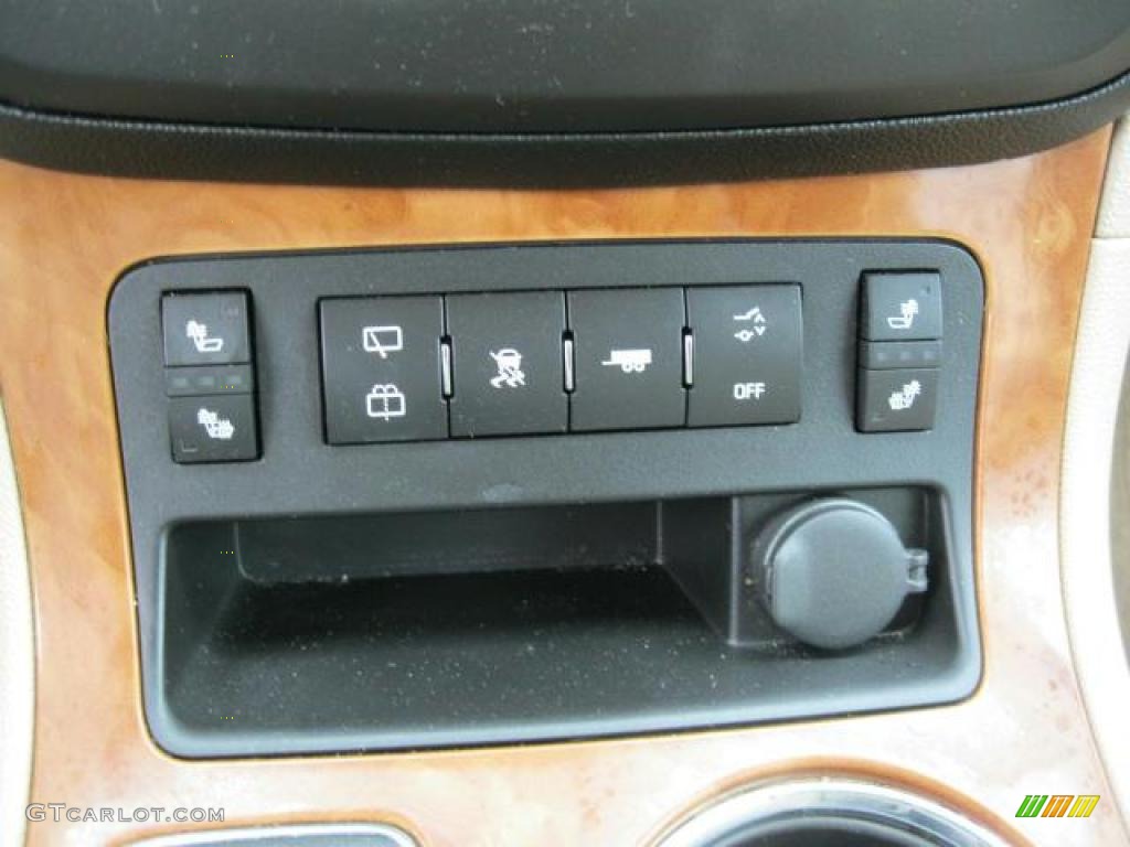 2008 Saturn Outlook XR Controls Photo #45232765