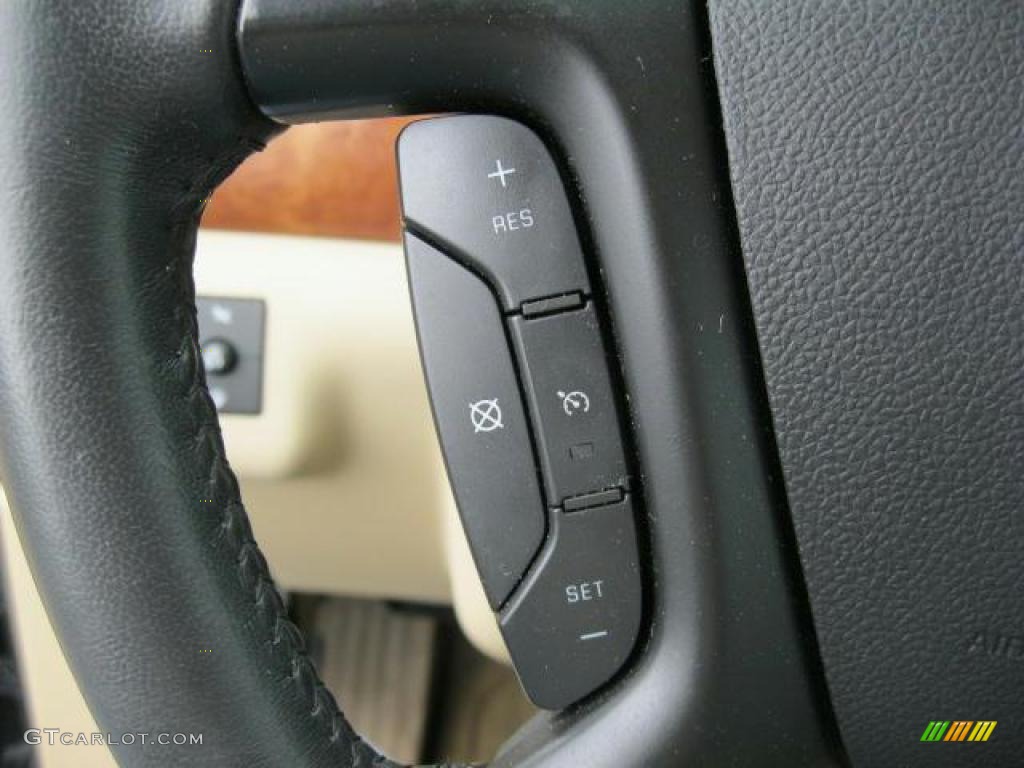 2008 Saturn Outlook XR Controls Photo #45232781