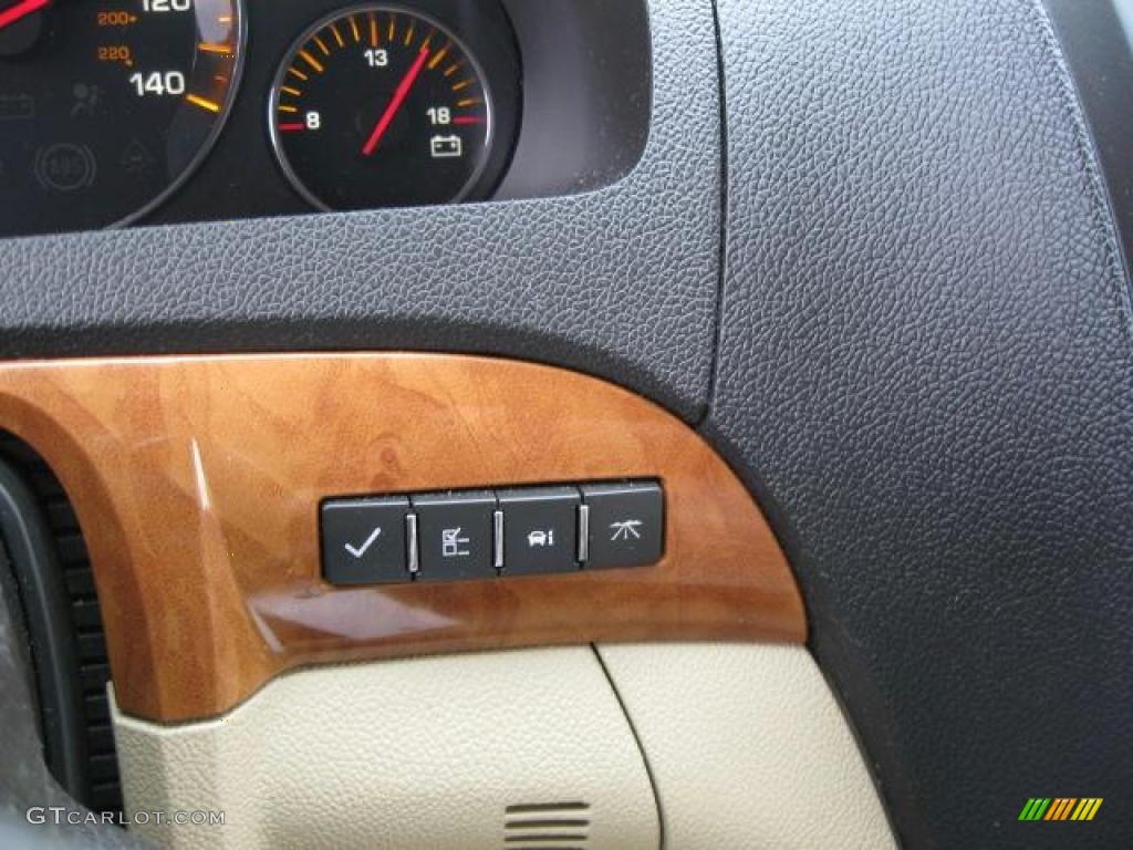 2008 Saturn Outlook XR Controls Photo #45232785
