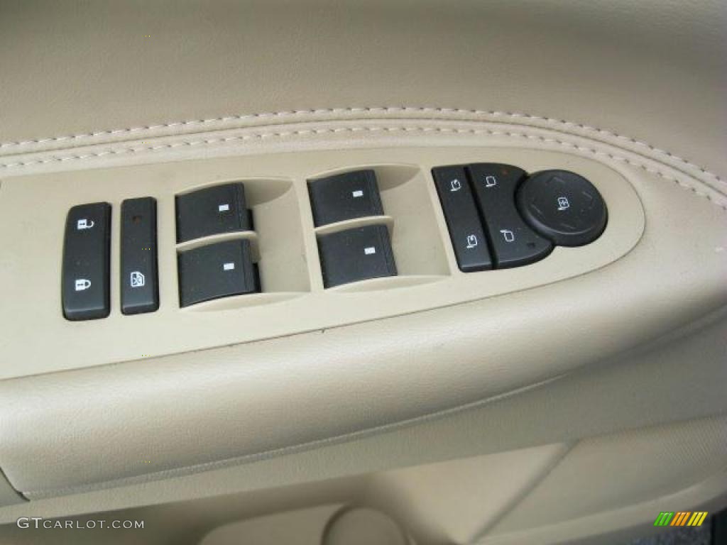 2008 Saturn Outlook XR Controls Photo #45232809
