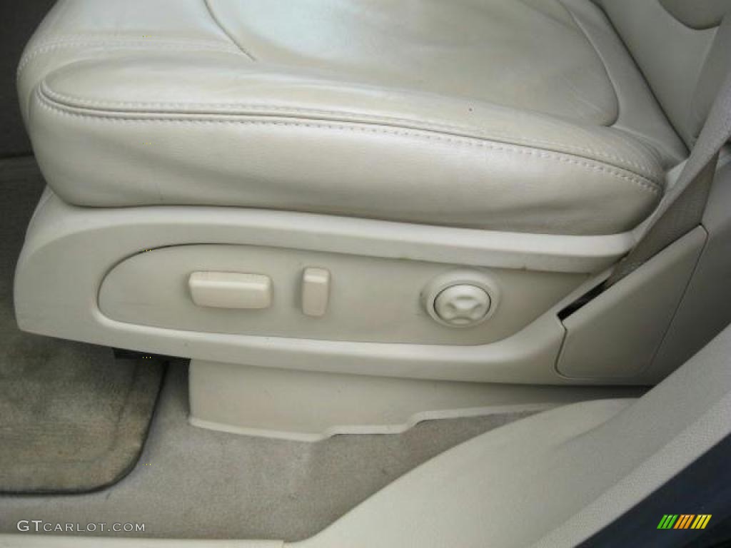 2008 Saturn Outlook XR Controls Photo #45232825