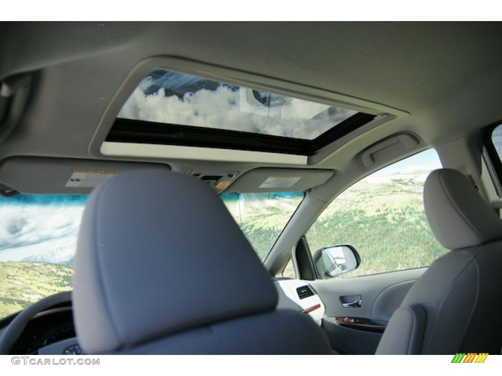 2011 Sienna XLE AWD - Silver Sky Metallic / Light Gray photo #8