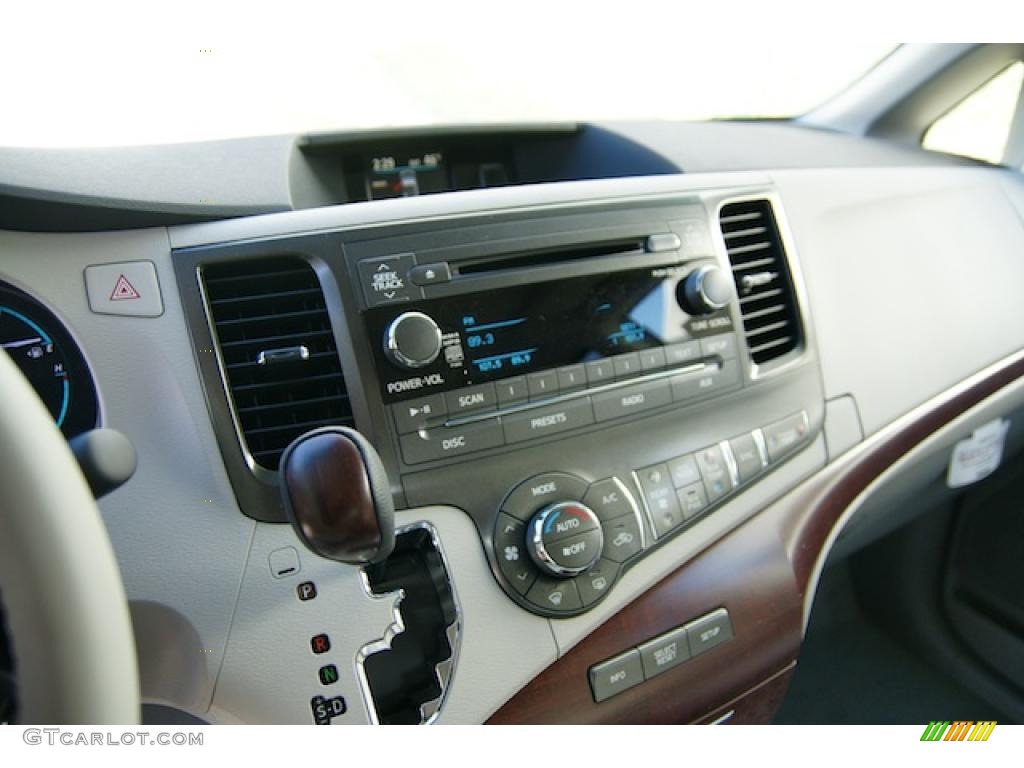 2011 Toyota Sienna XLE AWD Controls Photo #45235941