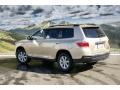 Sandy Beach Metallic - Highlander SE 4WD Photo No. 3