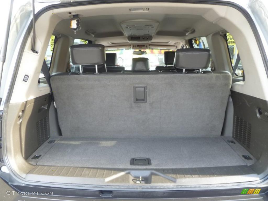 2005 Infiniti QX 56 Trunk Photo #45237089