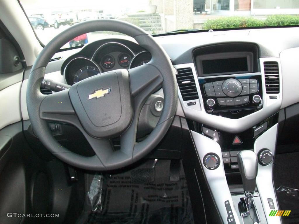 2011 Chevrolet Cruze LS dashboard Photo #45239165