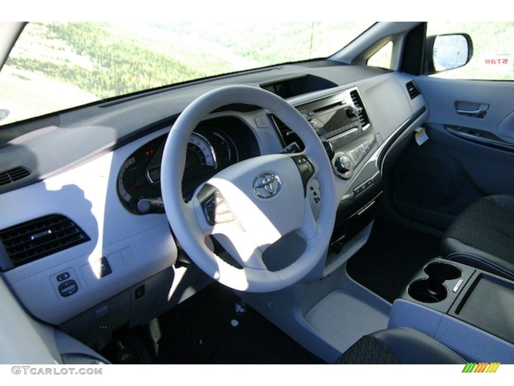 Dark Charcoal Interior 2011 Toyota Sienna SE Photo #45239713