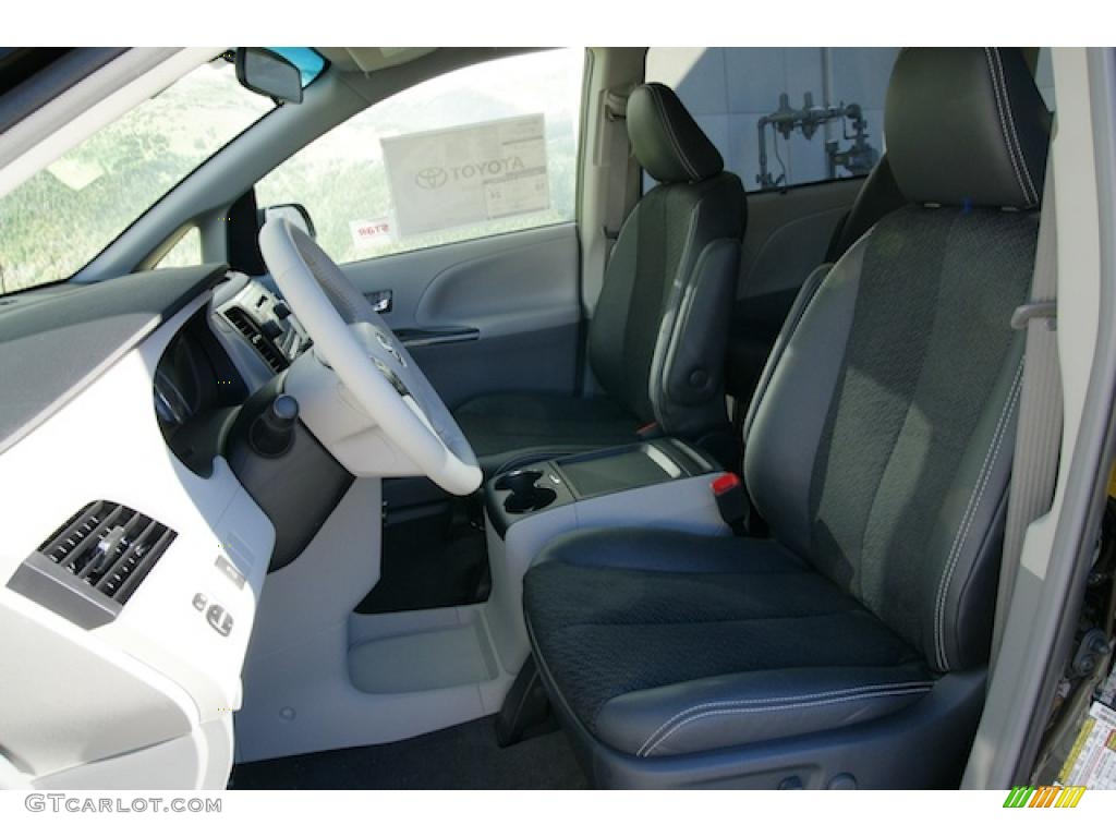 Dark Charcoal Interior 2011 Toyota Sienna SE Photo #45239721