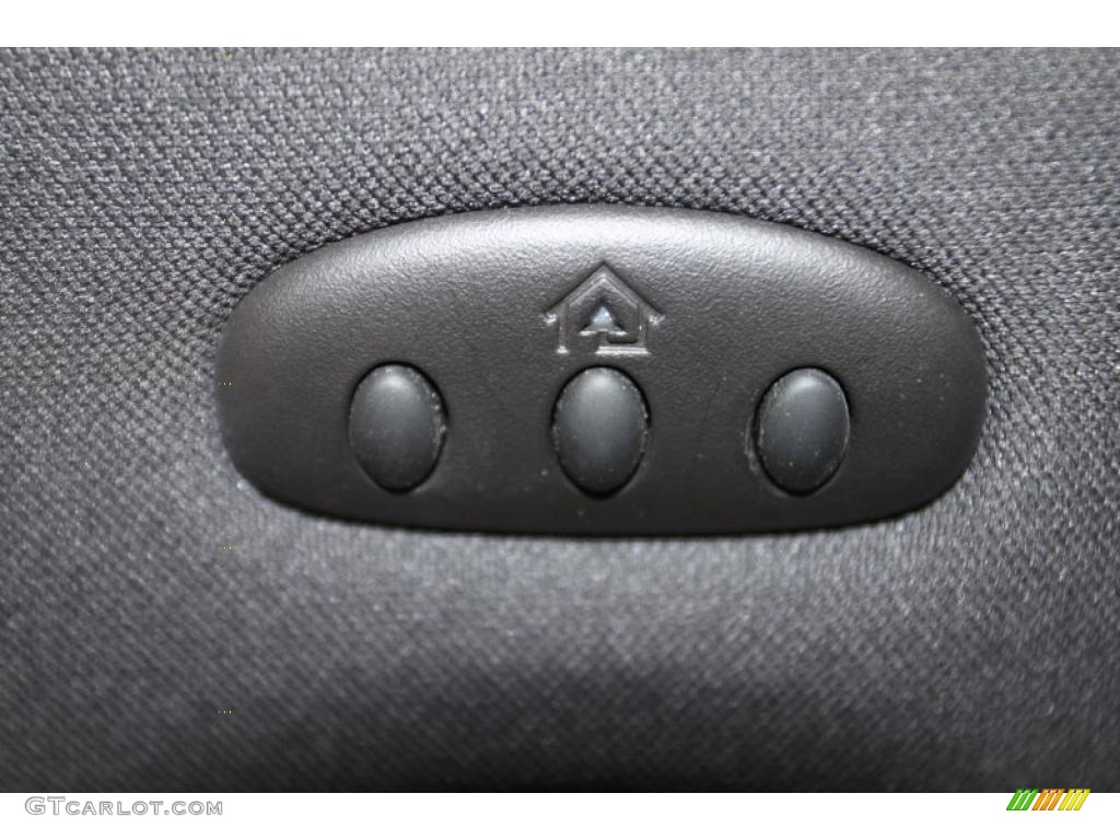 2005 Chevrolet Corvette Coupe Controls Photo #45239925