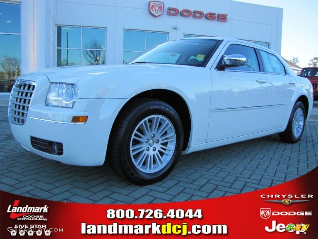 2010 300 Touring - Bright White / Dark Slate Gray photo #1