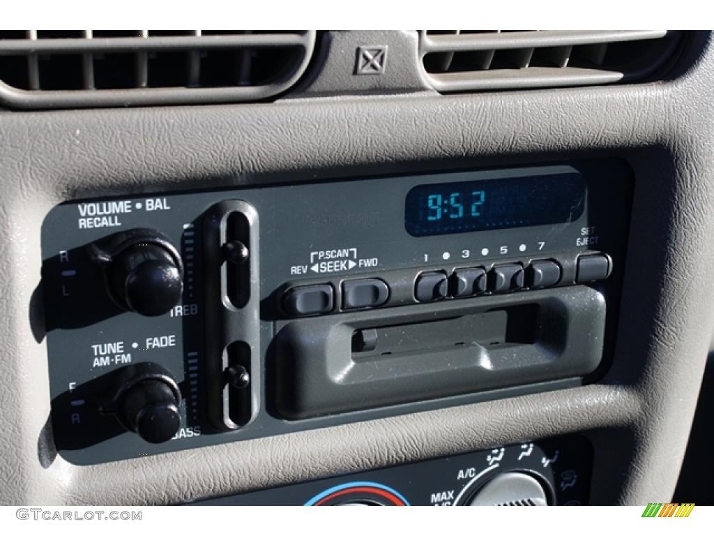 1998 GMC Sonoma SL Regular Cab Controls Photo #45245138