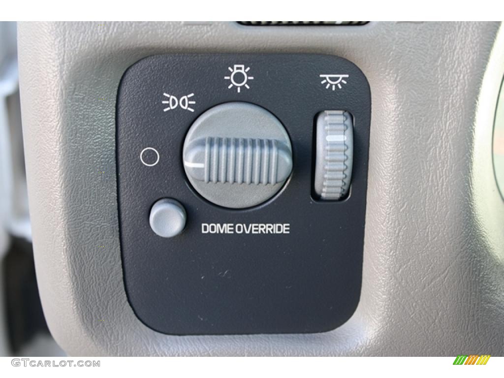 1998 GMC Sonoma SL Regular Cab Controls Photo #45245154