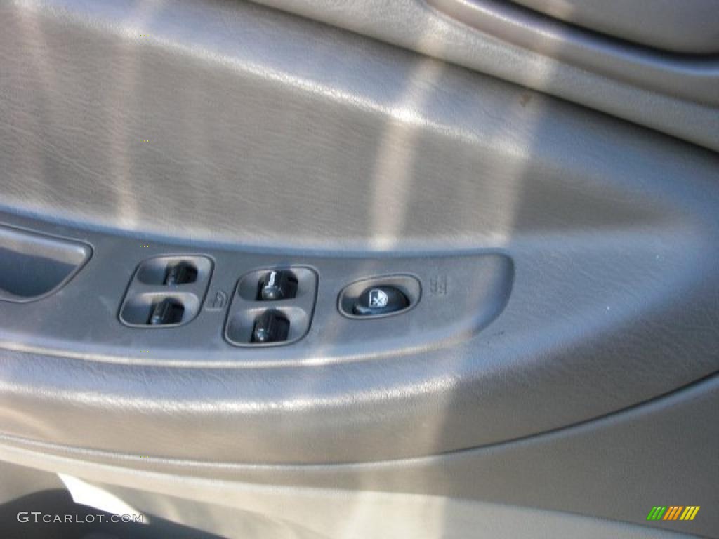 2004 Sebring Sedan - Bright Silver Metallic / Dark Slate Gray photo #15