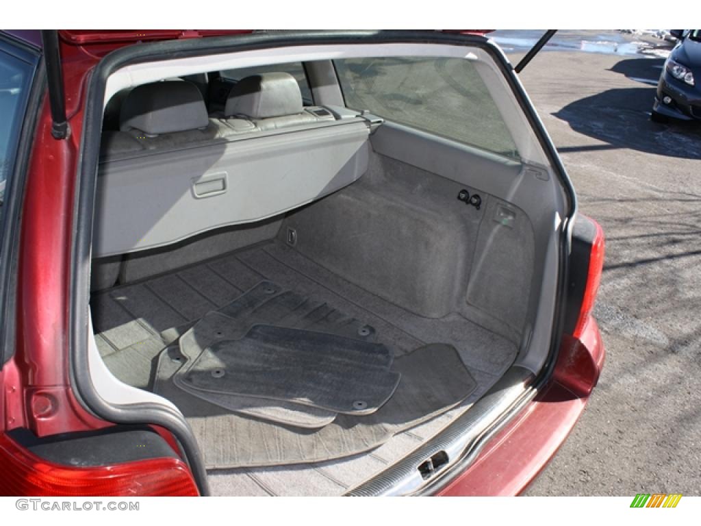 2000 Volkswagen Passat GLS V6 Wagon Trunk Photo #45247200