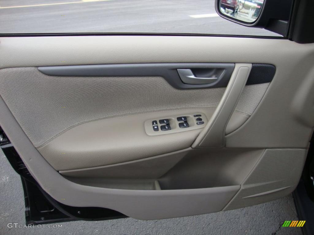 2005 Volvo XC70 AWD Taupe Door Panel Photo #45248344