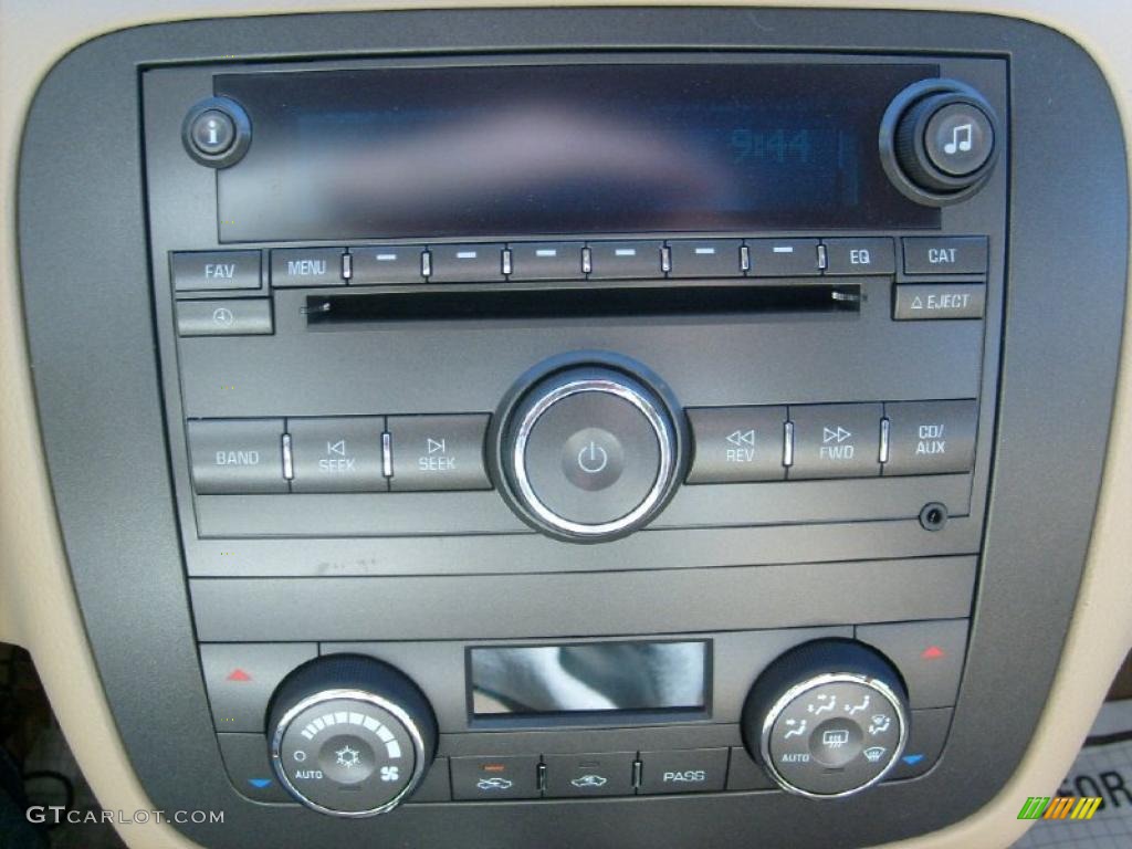 2011 Buick Lucerne CXL Controls Photo #45250044