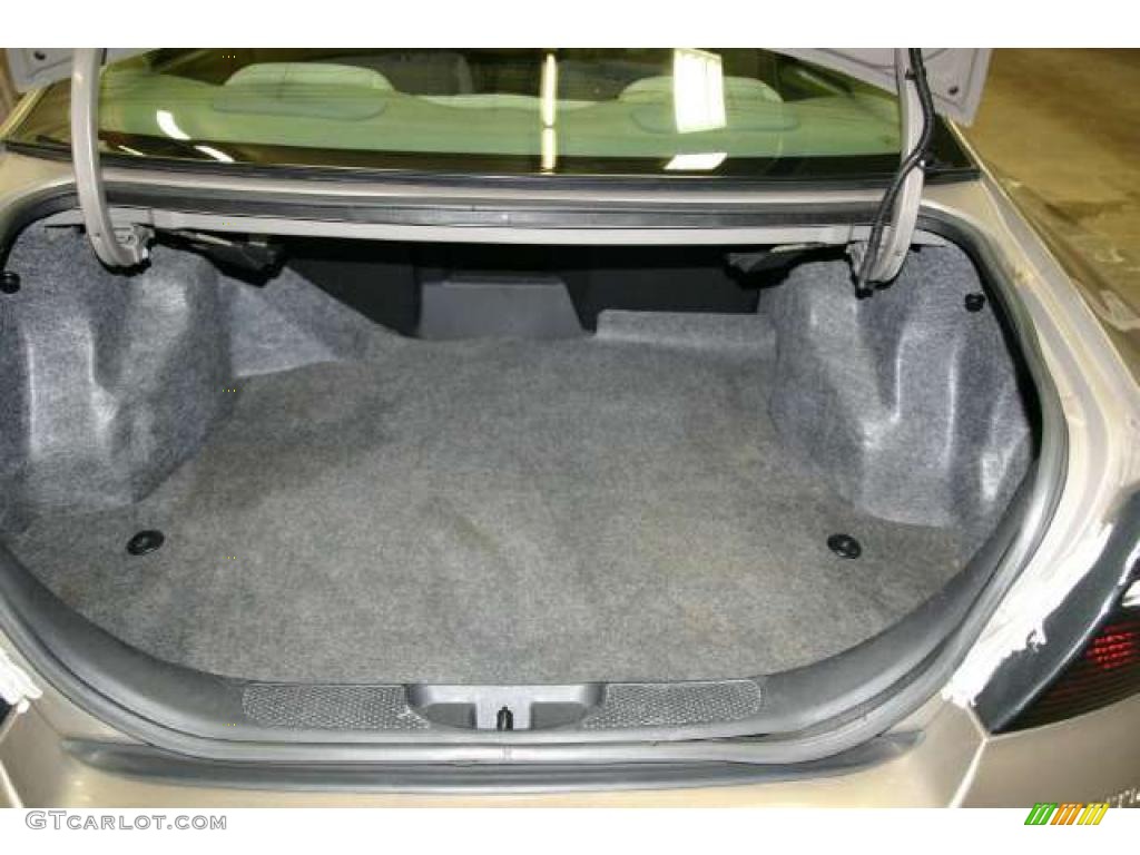 2001 Pontiac Bonneville SE Trunk Photos