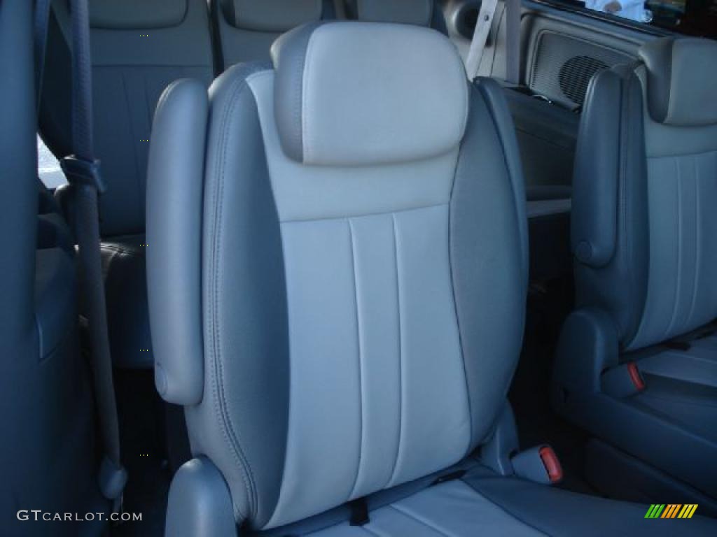 2006 Grand Caravan SXT - Atlantic Blue Pearl / Medium Slate Gray photo #17