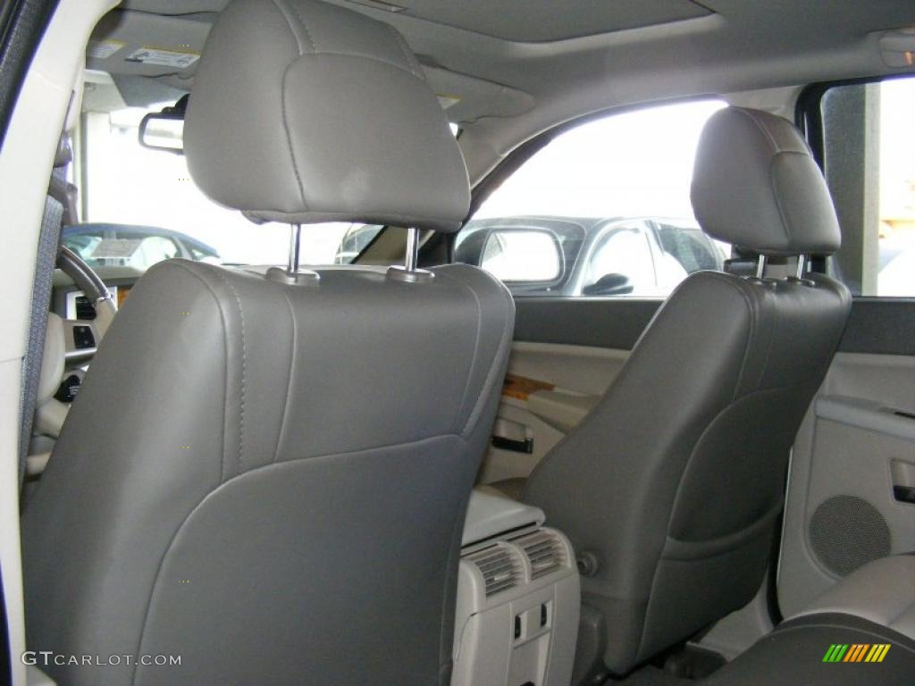 2008 Grand Cherokee Limited 4x4 - Stone White / Dark Khaki/Light Graystone photo #25