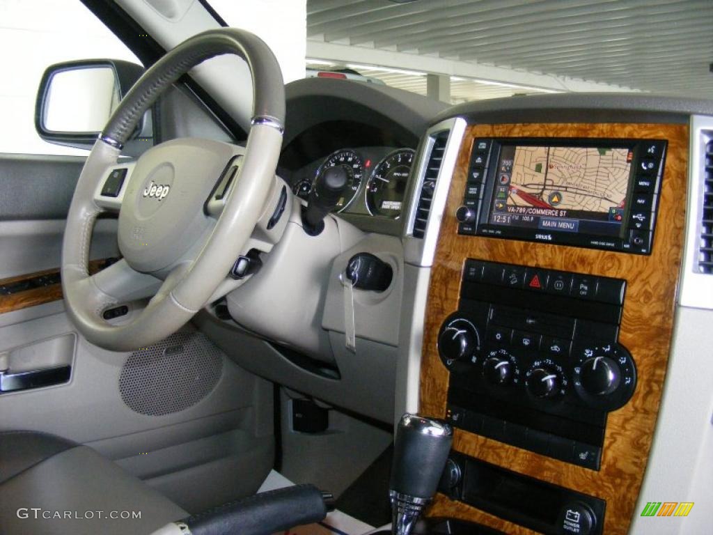 2008 Grand Cherokee Limited 4x4 - Stone White / Dark Khaki/Light Graystone photo #30