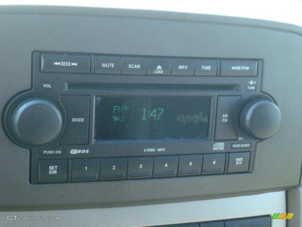2005 Jeep Grand Cherokee Laredo Controls Photo #45268952