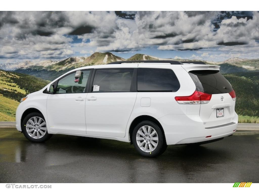 2011 Sienna LE AWD - Super White / Light Gray photo #3