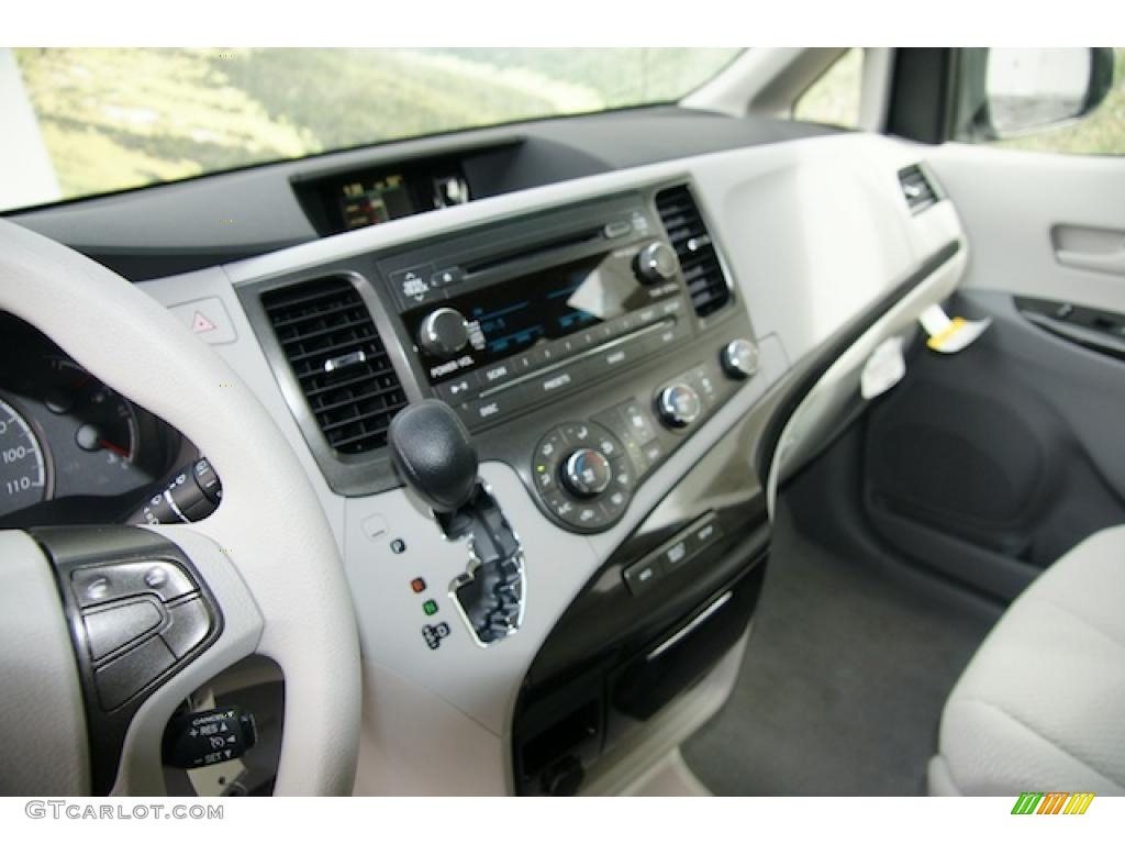 2011 Toyota Sienna LE AWD Controls Photo #45269840