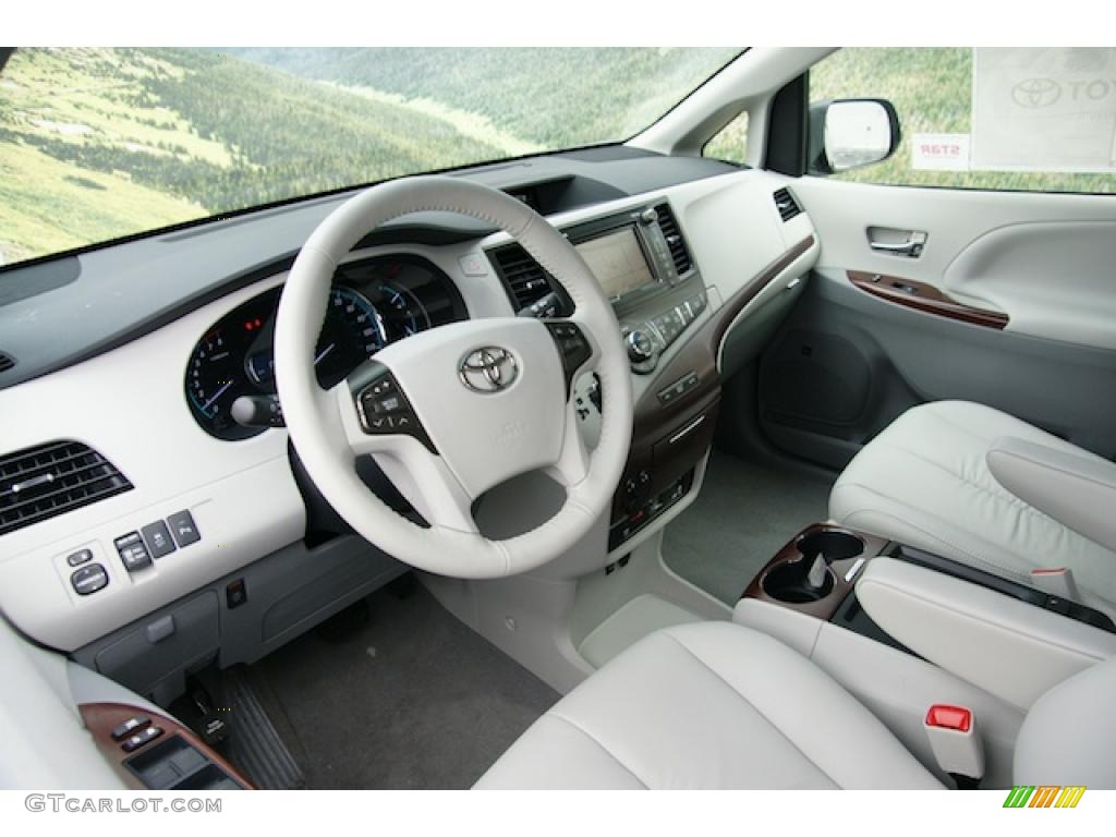 Light Gray Interior 2011 Toyota Sienna XLE Photo #45270296