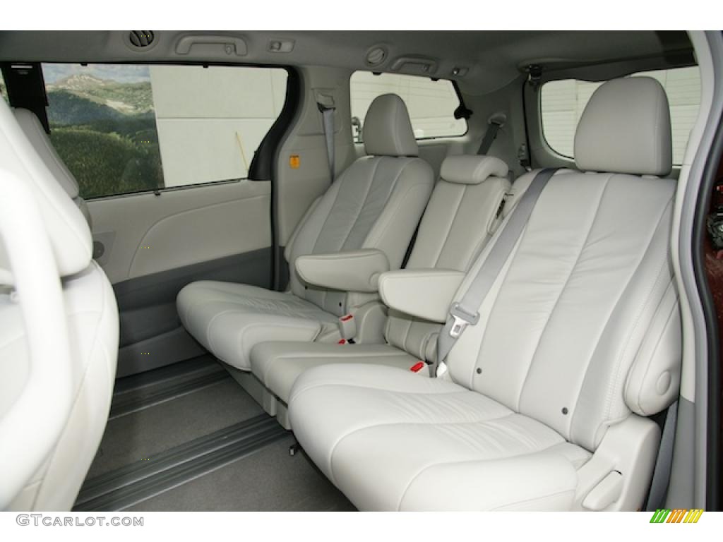 Light Gray Interior 2011 Toyota Sienna XLE Photo #45270324