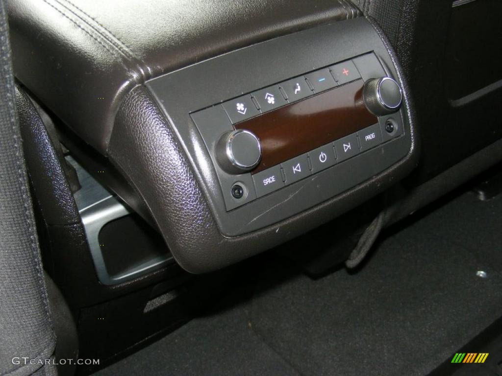 2007 GMC Acadia SLE AWD Controls Photo #45275161