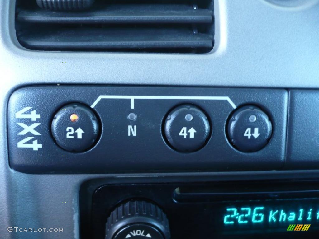 2006 Chevrolet Colorado Z71 Extended Cab 4x4 Controls Photo #45277457