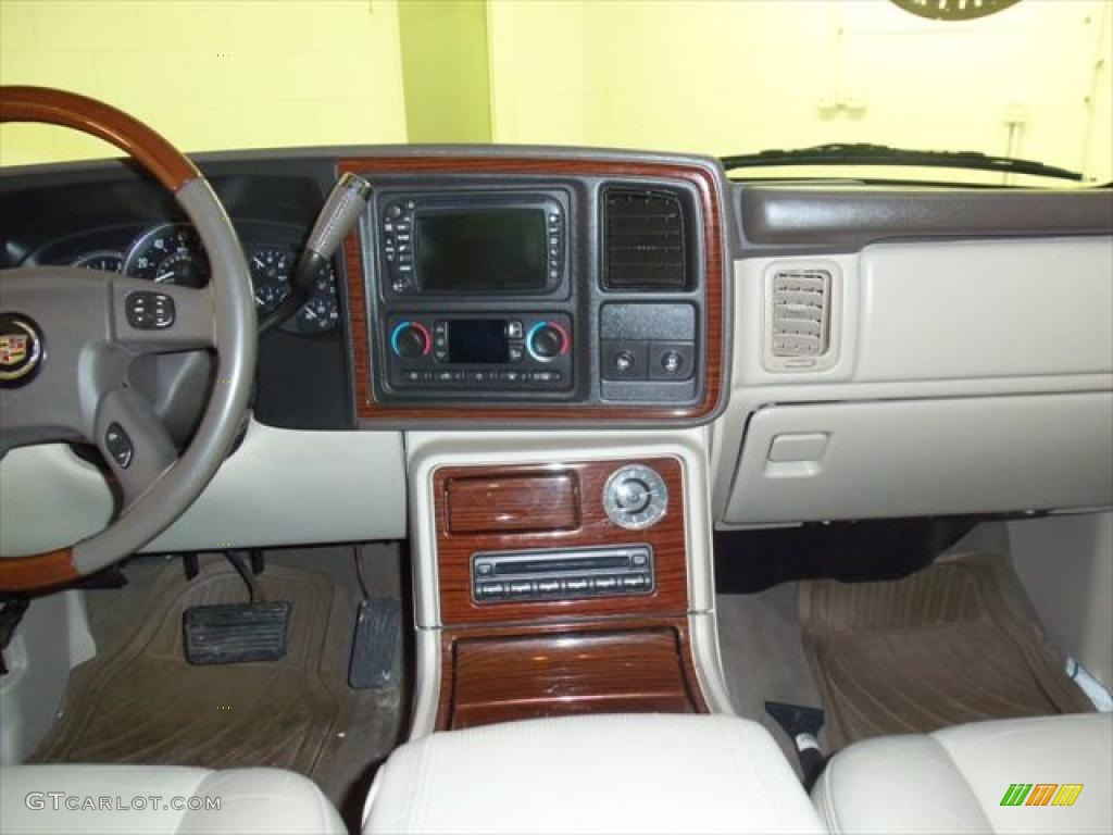 2004 Cadillac Escalade EXT AWD Shale Dashboard Photo #45279353