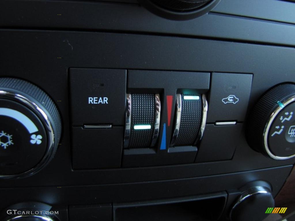 2011 Chevrolet Tahoe LS Controls Photo #45285747