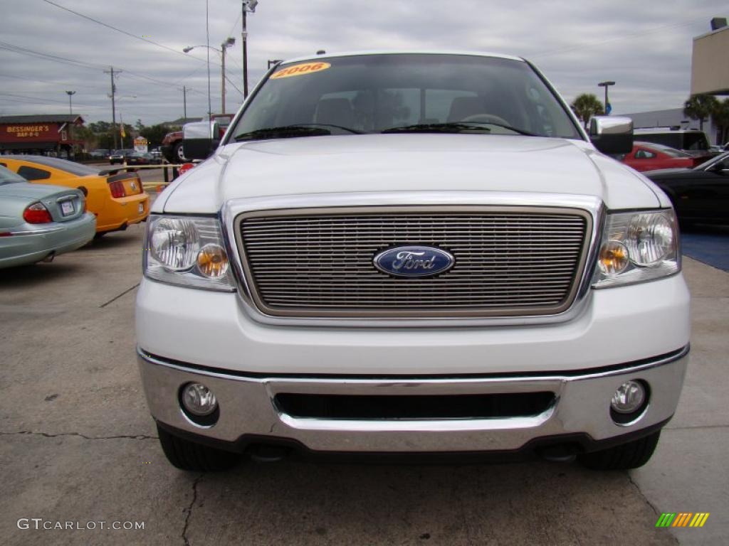 2006 F150 Lariat SuperCrew 4x4 - Oxford White / Tan photo #3