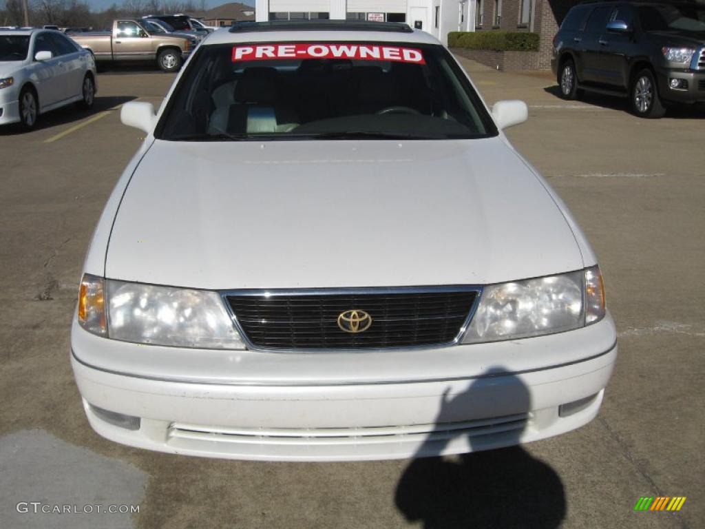 1999 Avalon XLS - White Diamond Pearl / Ivory photo #2