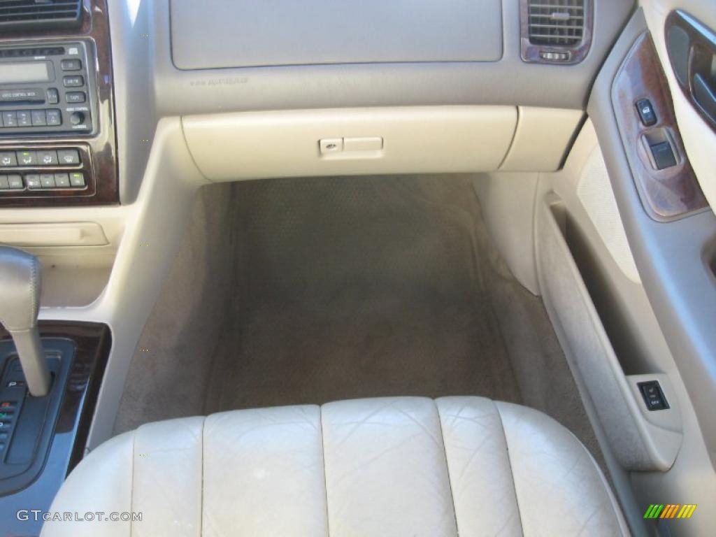 1999 Avalon XLS - White Diamond Pearl / Ivory photo #11