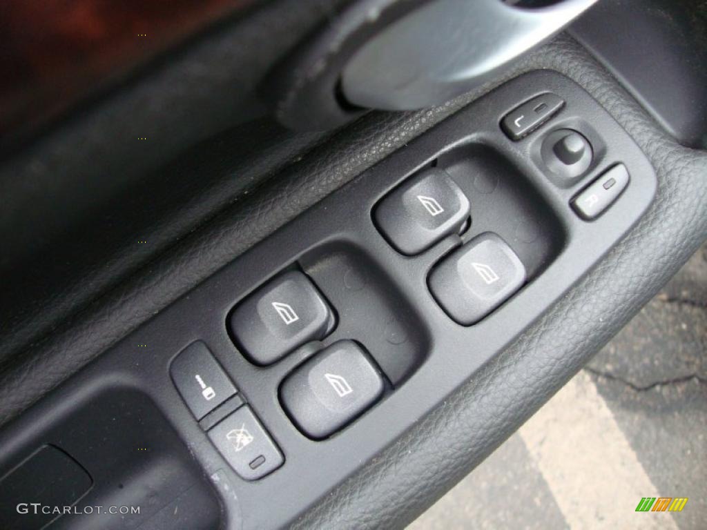 2003 Volvo S80 T6 Controls Photos