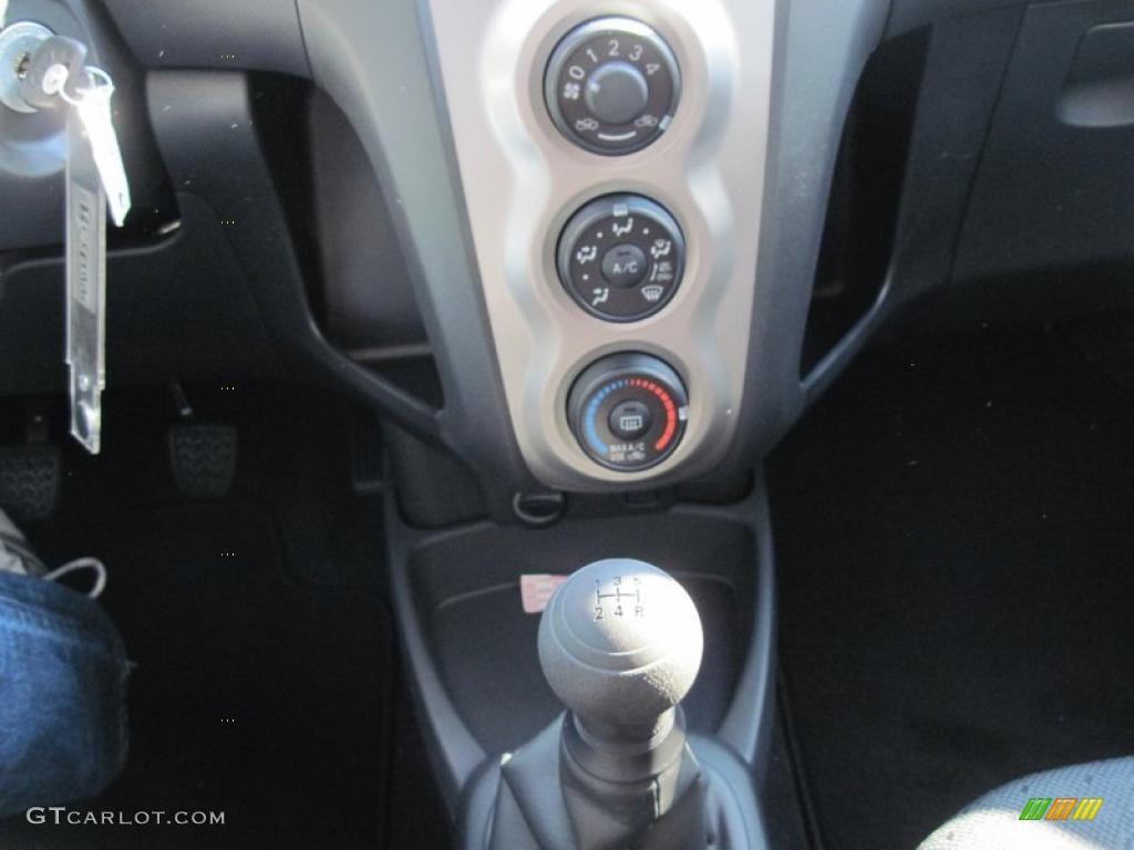 2011 Toyota Yaris 3 Door Liftback Controls Photo #45297485