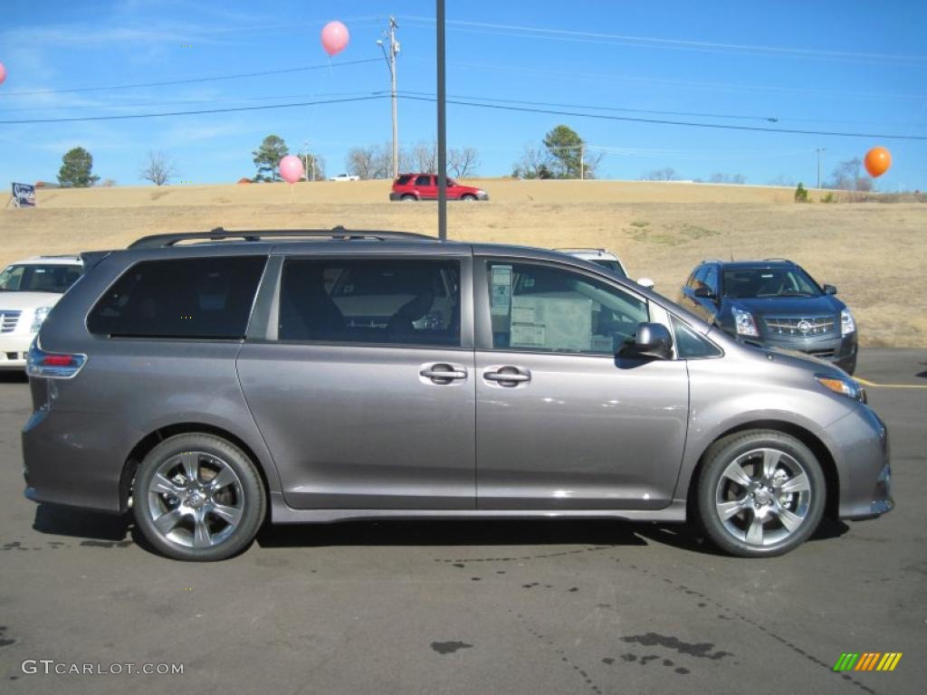 2011 Sienna SE - Predawn Gray Mica / Dark Charcoal photo #6