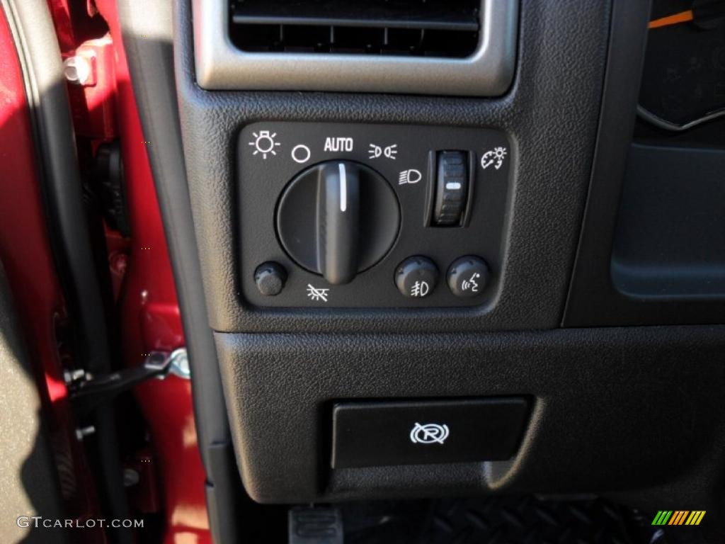 2011 Chevrolet Colorado LT Extended Cab Controls Photo #45298917