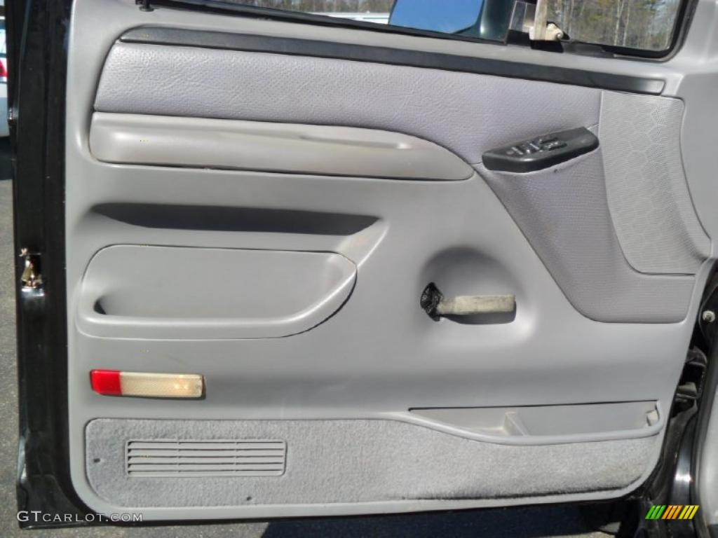 1997 F250 Regular Cab - Black / Medium Graphite photo #8