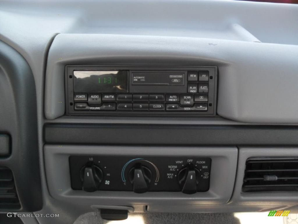1997 F250 Regular Cab - Black / Medium Graphite photo #12