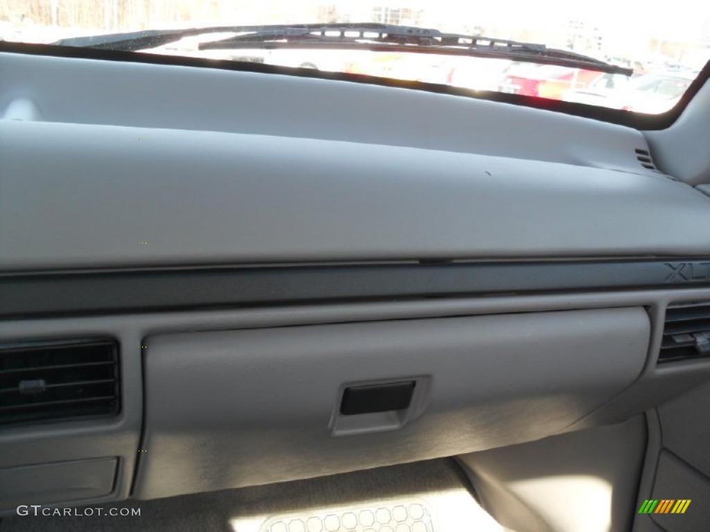 1997 F250 Regular Cab - Black / Medium Graphite photo #13