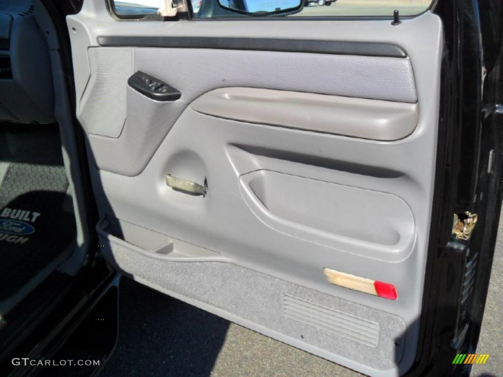 1997 F250 Regular Cab - Black / Medium Graphite photo #22