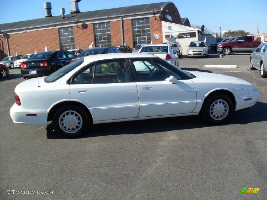 Bright White 1996 Oldsmobile Eighty-Eight LS Exterior Photo #45300581