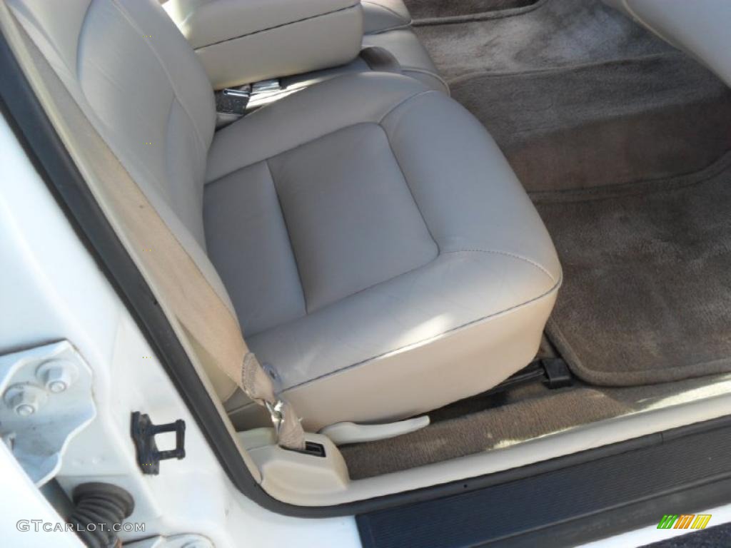 1996 Eighty-Eight LS - Bright White / Taupe photo #17