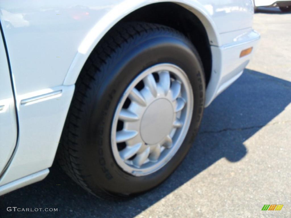 1996 Eighty-Eight LS - Bright White / Taupe photo #20